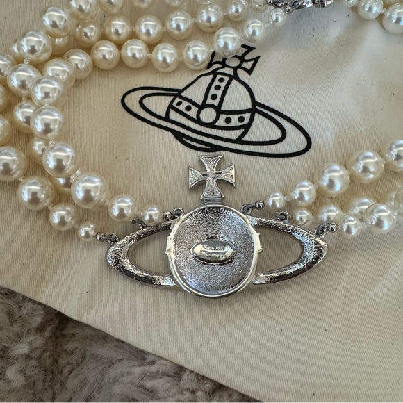 Vivienne Westwood Three Row Pearl Pearls Bas Relief Choker Cream White Necklace - Picture 4 of 17